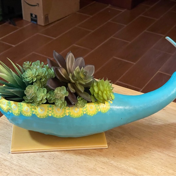 Hand crafted painted blue planter dried gourd artificial plants has tile base - Picture 6 of 7